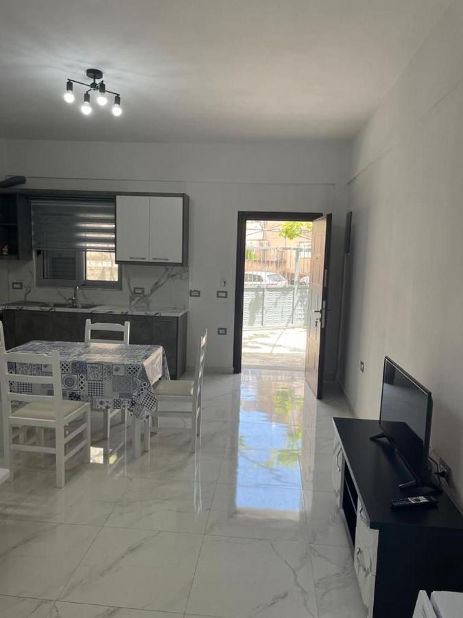 Taku Apartment Sarandë Eksteriør bilde