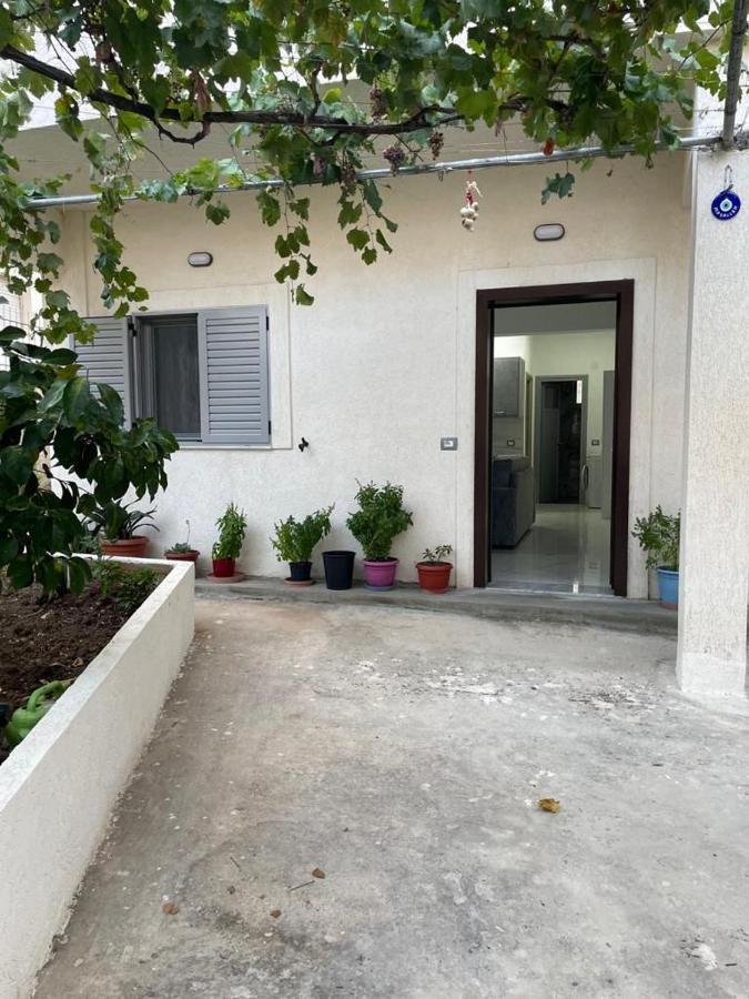 Taku Apartment Sarandë Eksteriør bilde